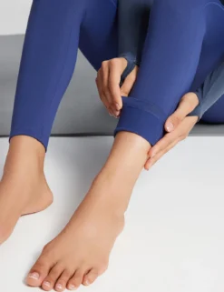 Laureate High-Rise Thermal Leggings -Baleaf Clothing Shop 5 a9004564 6062 4b62 89f3 92c7084c2707