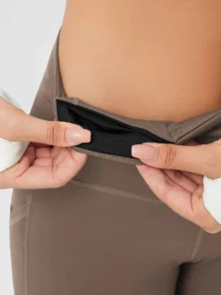 Laureate Thermal Pocketed Leggings -Baleaf Clothing Shop abh145 6 376d36de fe8c 423b ab22 1450b0328e2b