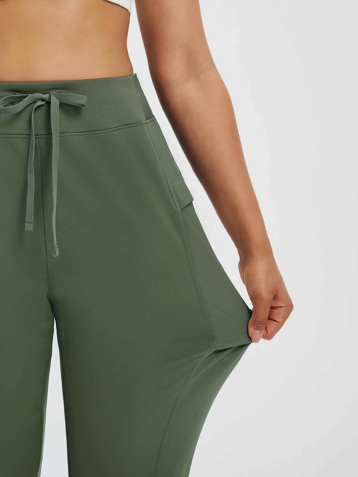 Women’s Running Patchwork Pockets Fleece Cuffed Pants 4 Women’s Running Patchwork Pockets Fleece Cuffed Pants - Image 4