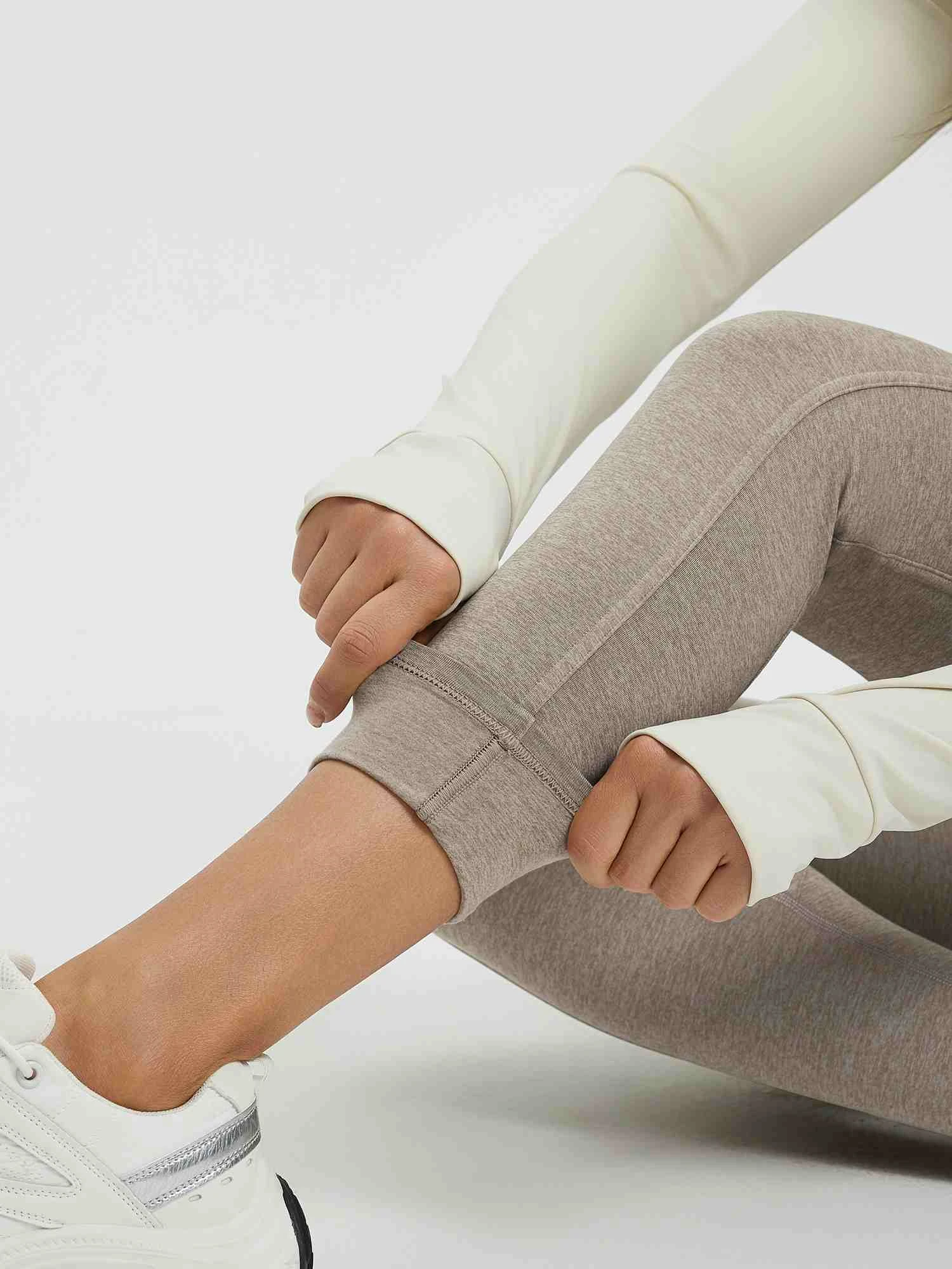 Women’s Yoga Floral Fleece High-Waisted Leggings 9 Women’s Yoga Floral Fleece High-Waisted Leggings - Image 9